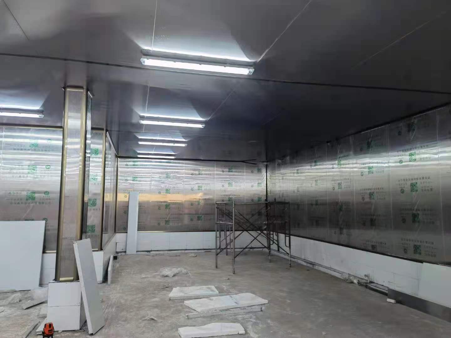 尉氏縣周伍清真食品廠鹵制車間凈化裝修工程！